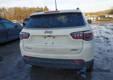 2018 Jeep Compass Latitude 4X4 z USA, uszkodzony, nr VIN 3C4NJDBB8JT349761